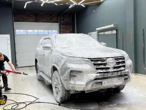 Toyota Fortuner — фото 2