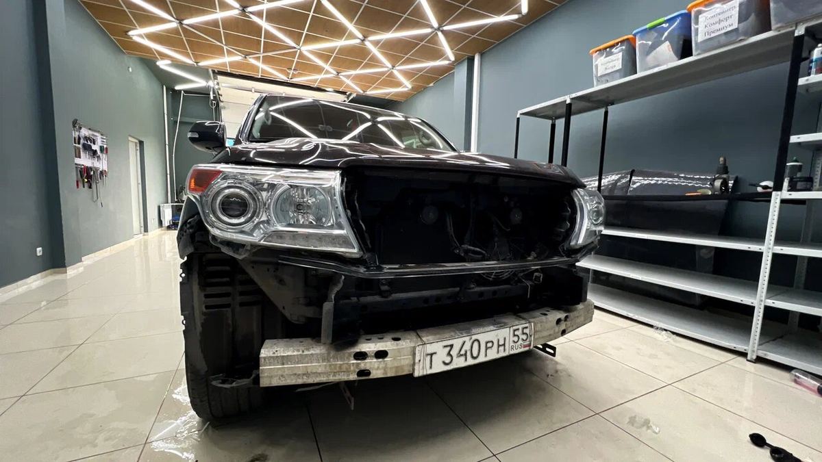 Toyota Land Cruiser 200 после оклейки защитной плёнкой