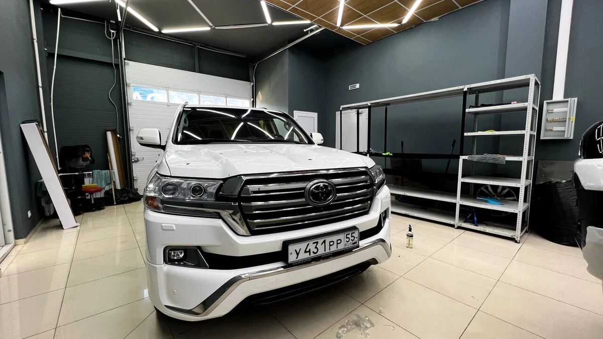 Toyota Land Cruiser 200 после оклейки защитной плёнкой