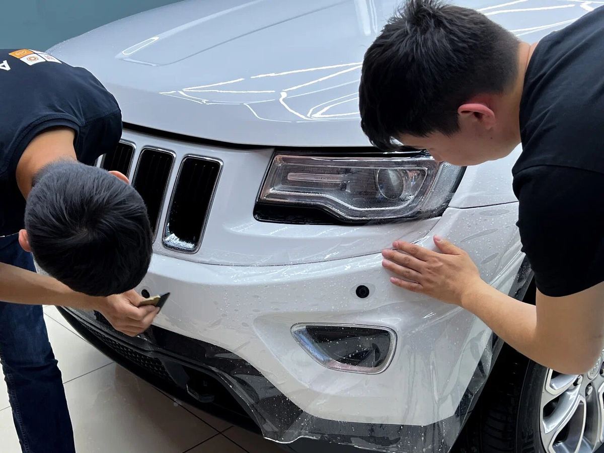 Jeep Grand Cherokee после оклейки защитной плёнкой