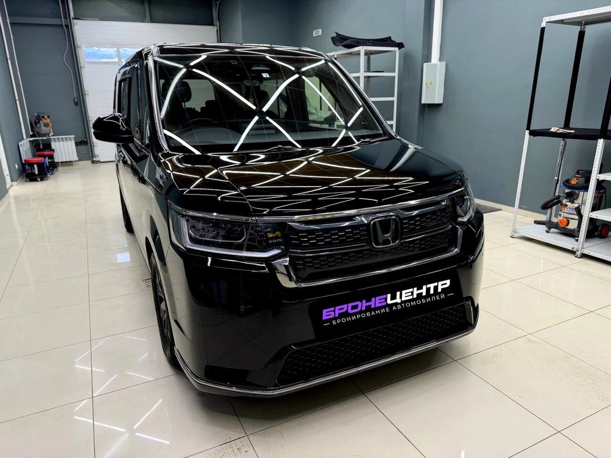 Honda Stepwgn после оклейки защитной плёнкой