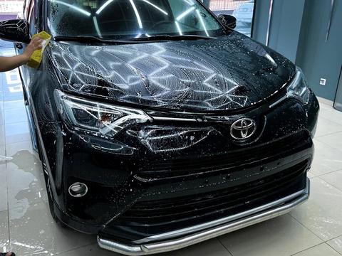 Toyota RAV4 — фото 1