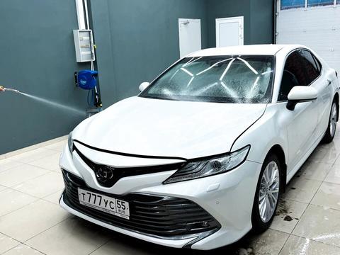 Toyota Camry — фото 1