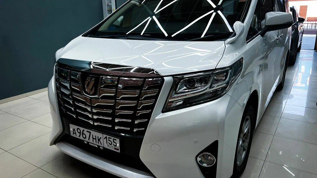 Toyota Alphard после оклейки защитной плёнкой