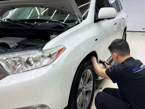 Toyota Highlander — фото 1