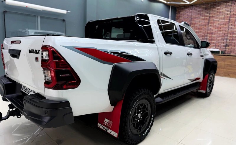 Toyota Hilux Алексея после оклейки