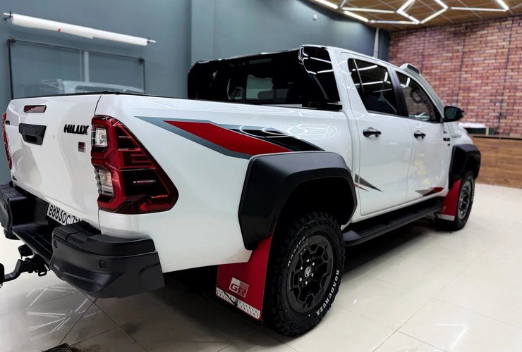 Toyota Hilux после оклейки