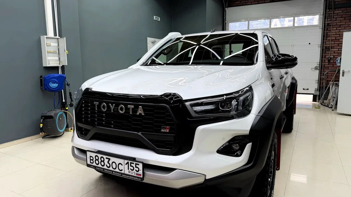 Toyota Hilux после оклейки защитной плёнкой